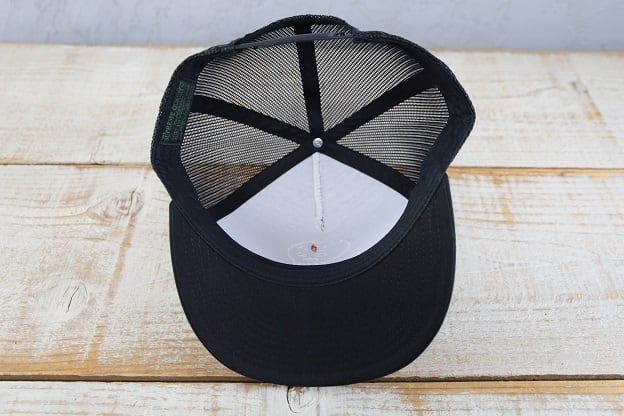 MOUNTAIN JAM & Co. (マウンテンジャム＆コー)～Spunky Mesh Cap Black(Red)～