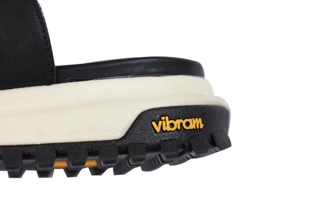 COMFY(コムフィ)～GRAVEL SANDAL BK～