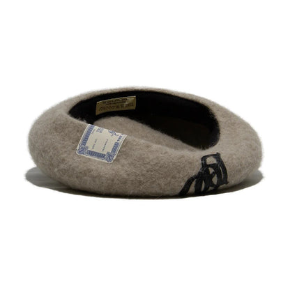 THE H.W.DOG & Co. (ドッグアンドコー) ～LEATHER WAPPEN FLUFFY BERET - Beige～