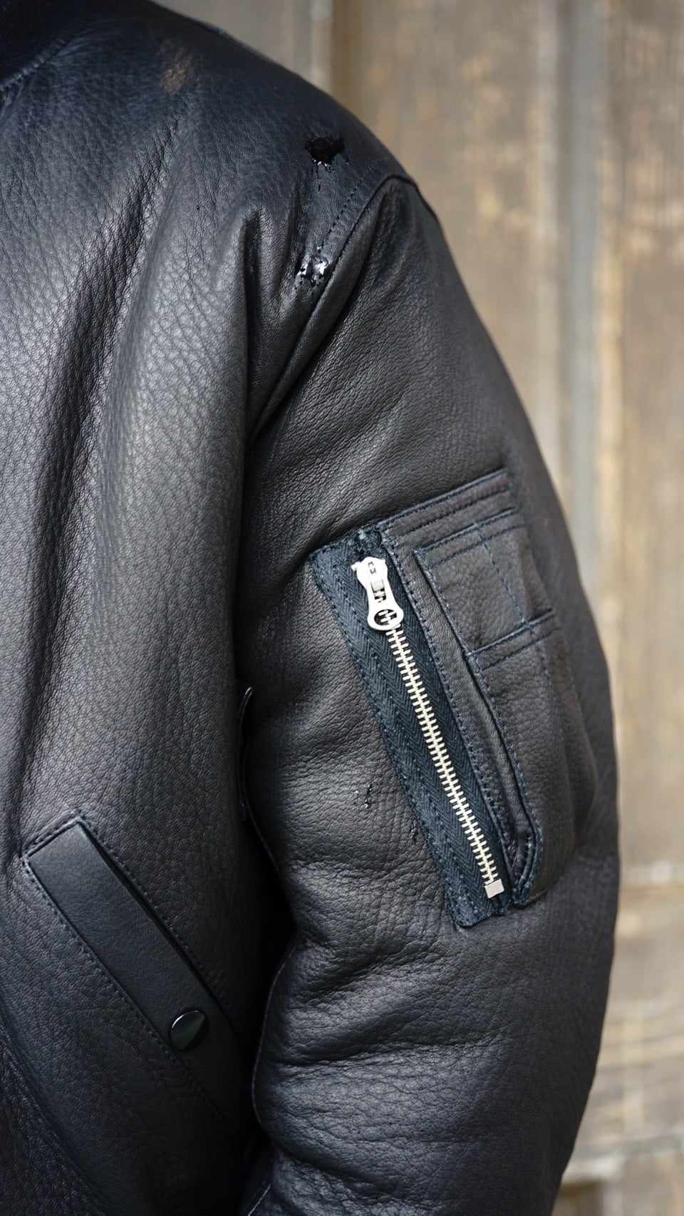 L.E.A Black