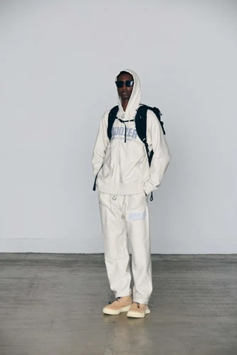 CMF OUTDOOR GARMENT SWEAT HOODIE オートミール セットアップ着用