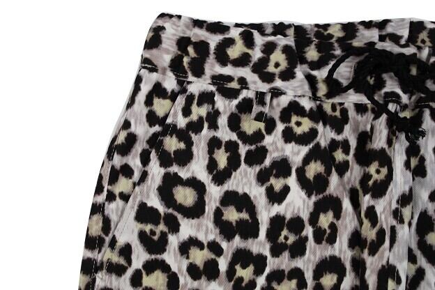 A puzzling home(パズリングホーム)～LEOPARD EASY FLARE PANTS～